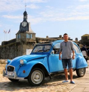 alex-et-galipette-concarneau-visite-en-2-cv